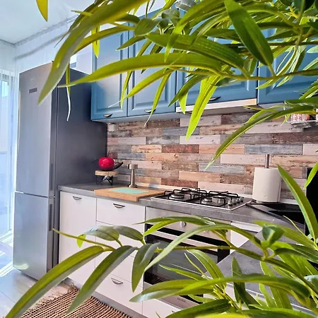 Velvet Waves - Endless Summer Mamaia Nord Năvodari